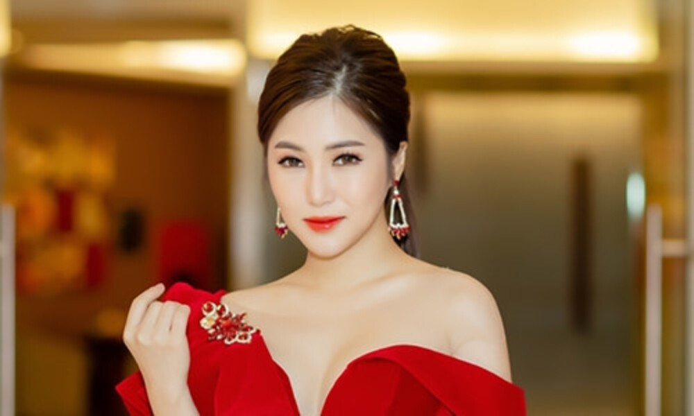 Tìm hiểu ca sĩ Hương Tràm hát phòng trà nào?