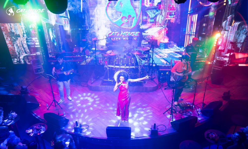 Đêm diễn bùng nổ với hệ thống âm thanh chất lượng tại Cat & Mouse Live Music.