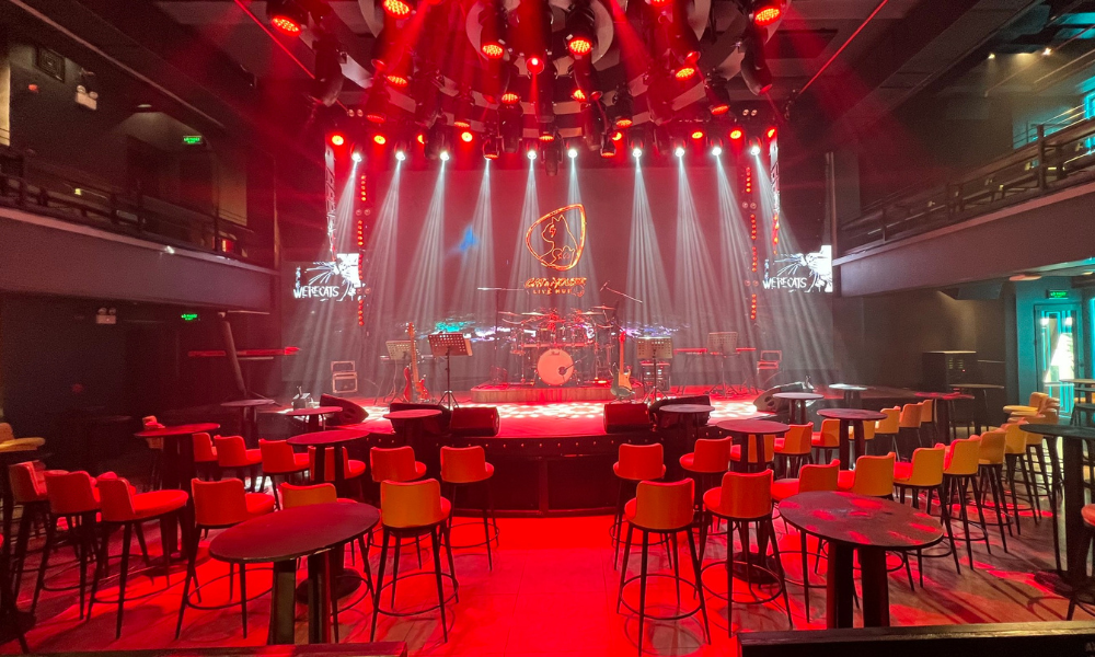 Không gian bên trong phòng trà quận 3 Cat & Mouse Live Music