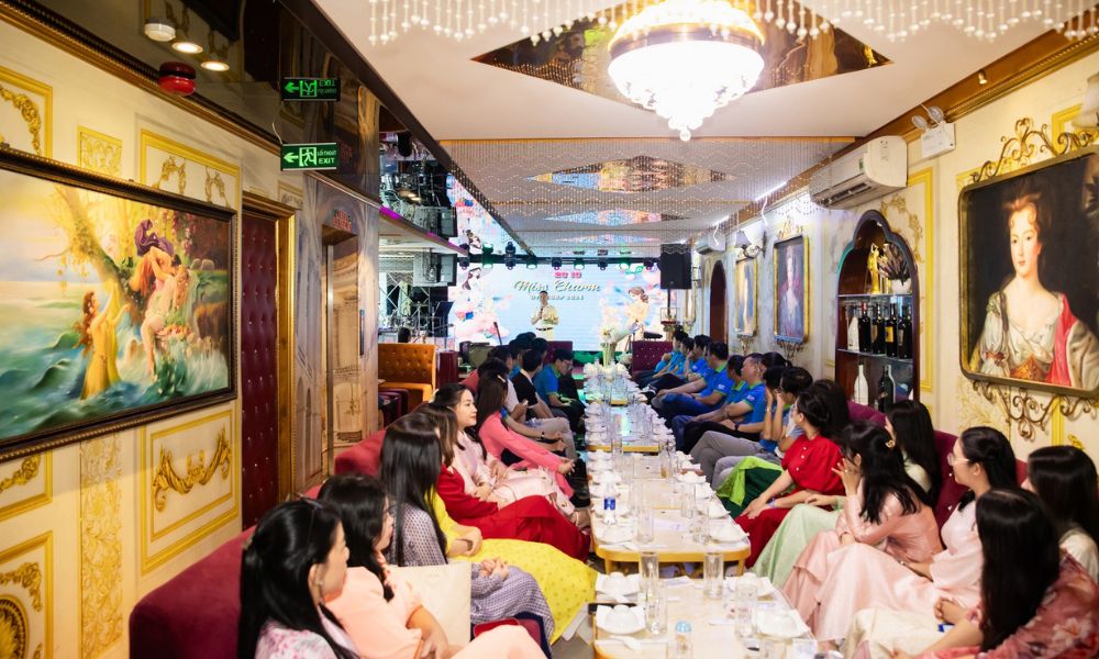 Phòng trà Louis - không gian VIP bậc nhất Sài gòn.