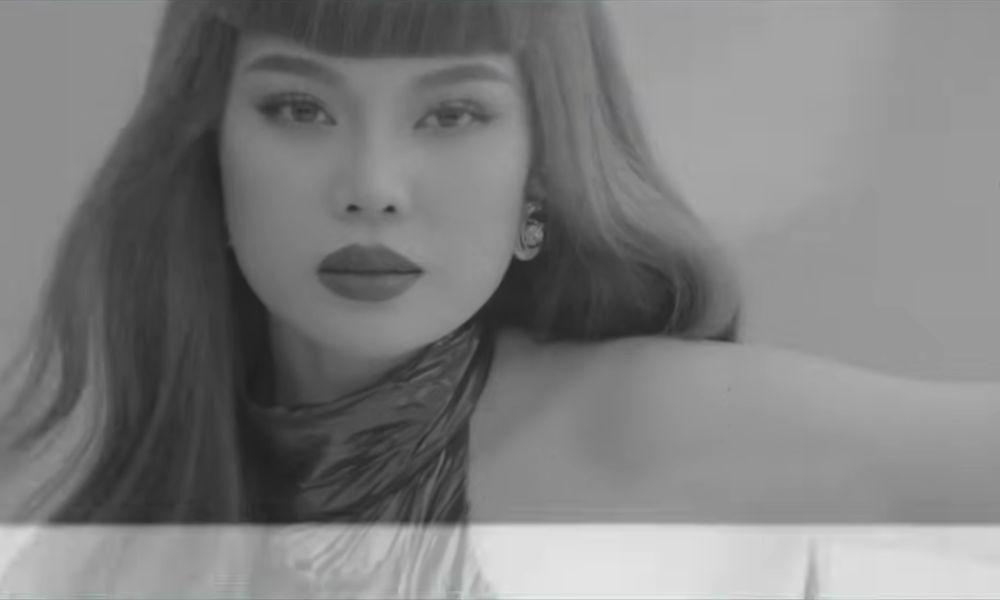 Ca khúc Em Giấu đánh dấu sự trở lại của Giang Hồng Ngọc sau chương trình Chị Đẹp Đạp Gió Rẽ Sóng.